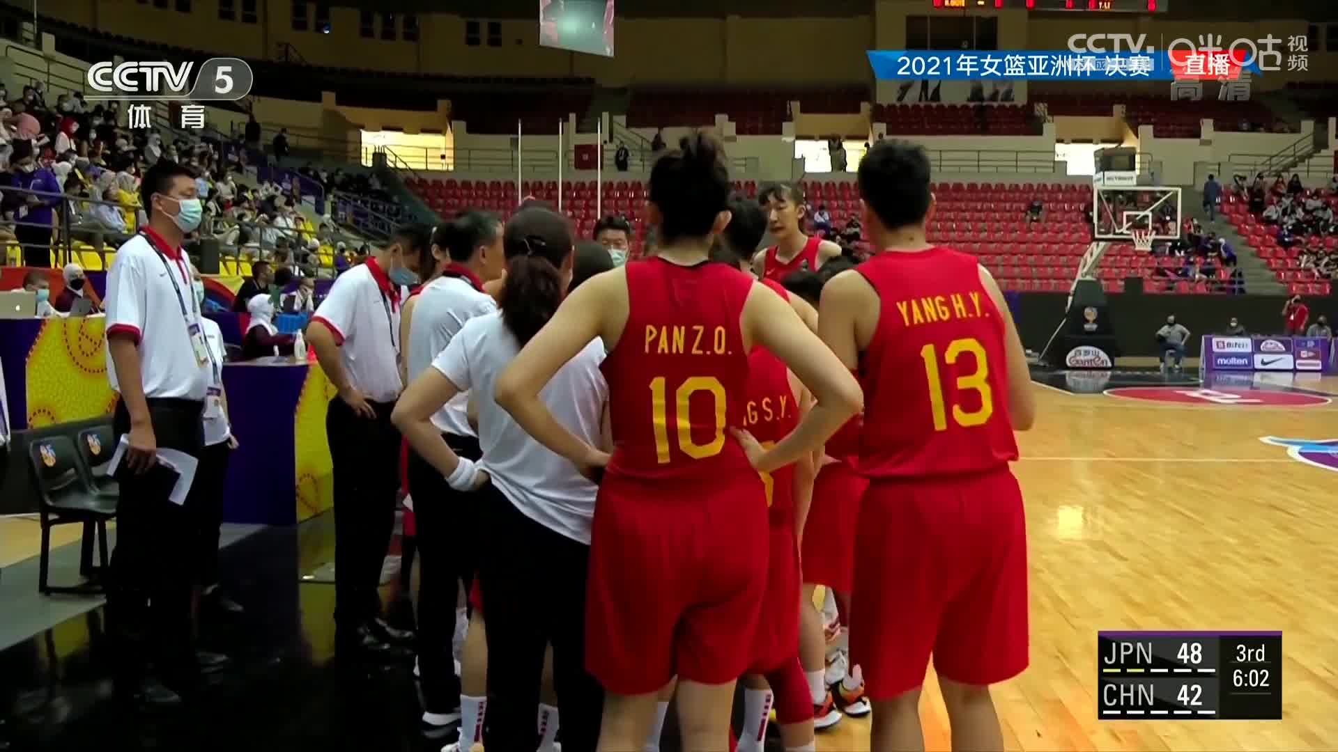 第三节中国女篮暂时落后, 许利民指导问女篮姑娘:是不是怕输啊?
