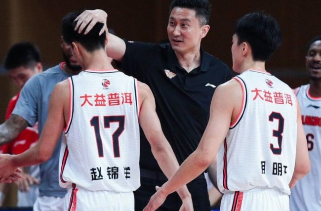 广东男篮队员们