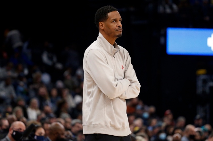 塞拉斯：我们很努力了 但很多球员没太多NBA经验想赢球很难