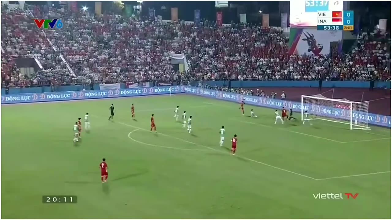 越南U23狂轰18脚射门3-0印尼U23