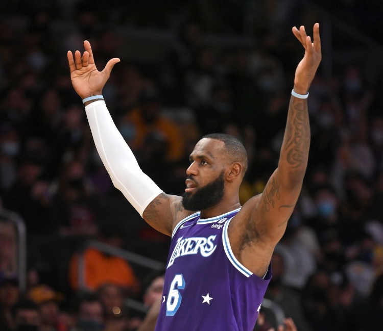 划时代！NBA最年轻&最年长赛季场均得分25+纪录均由詹姆斯保持