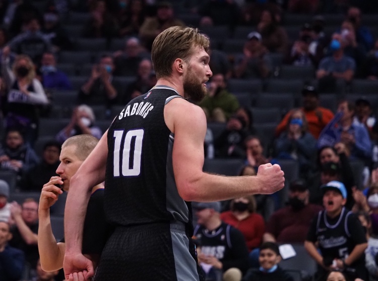谁是NBA史上最有影响力的球员？国王队官推：小萨博尼斯