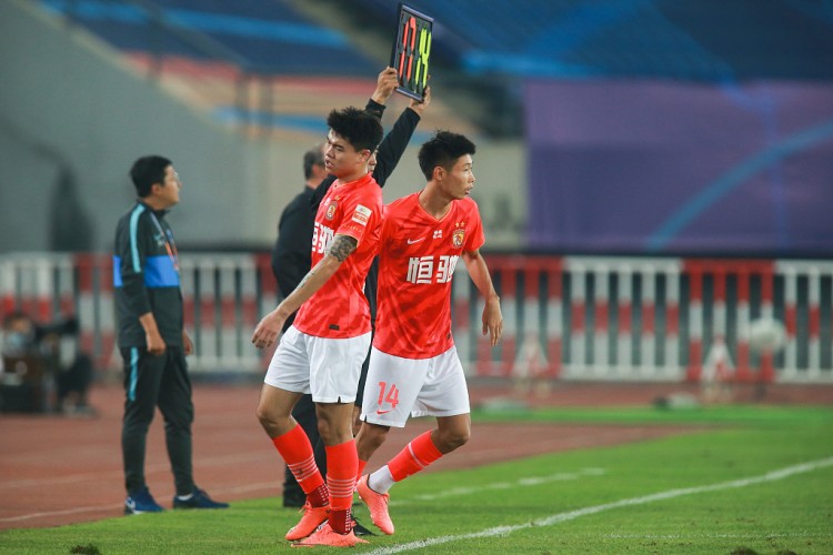 粤媒：新赛季恒大仍将作为广州队实控人 恒大足校球员将全面上位