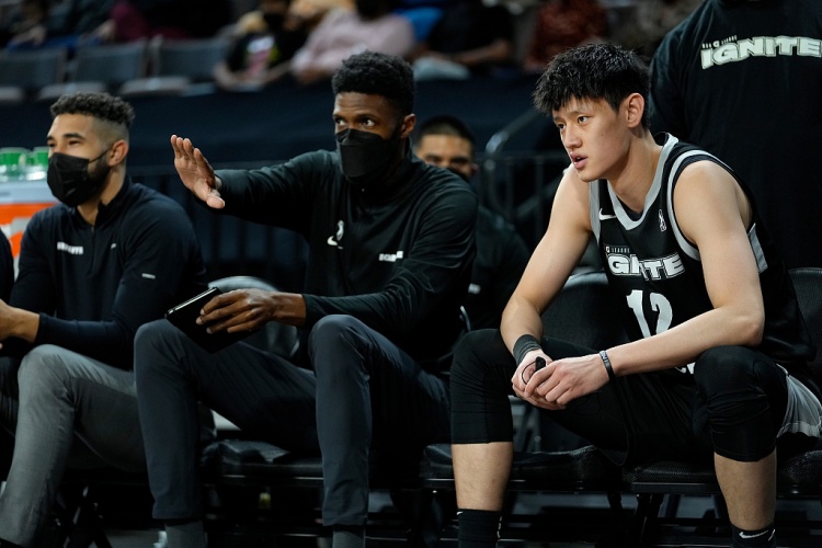 麦穗丰：除曾凡博与郭昊文外 听说还有2到3名中国球员打夏联