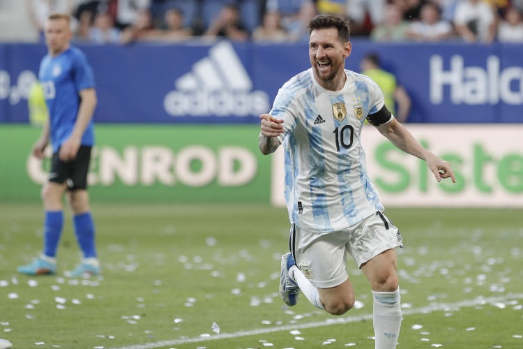 特维斯：希望梅西举起大力神杯，阿根廷队很有机会夺得世界杯