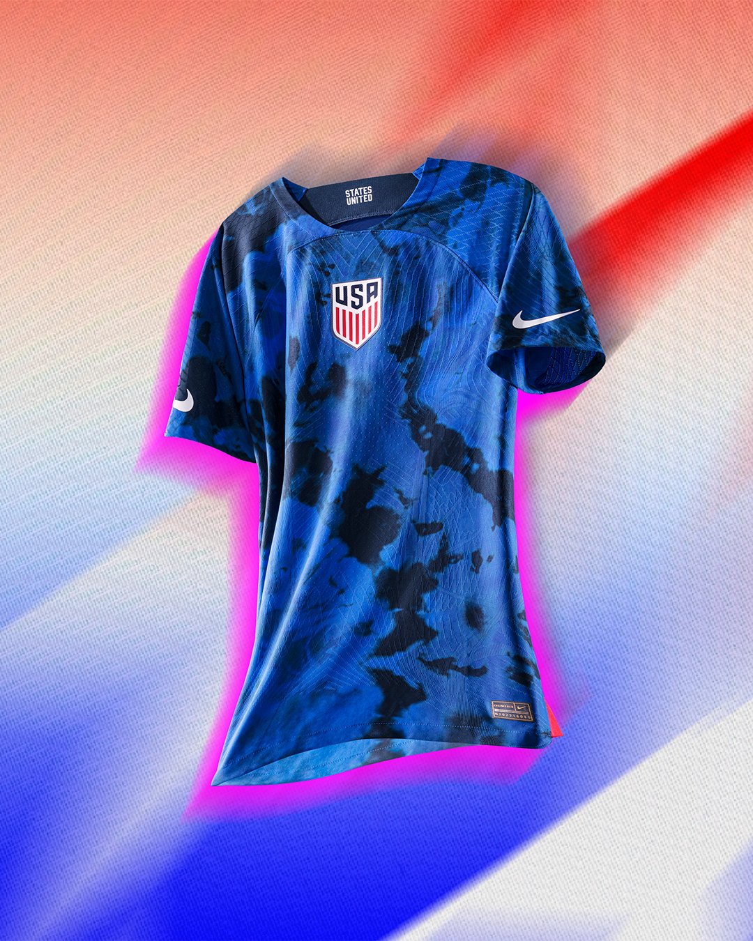 传统配色！美国公布世界杯主客场球衣