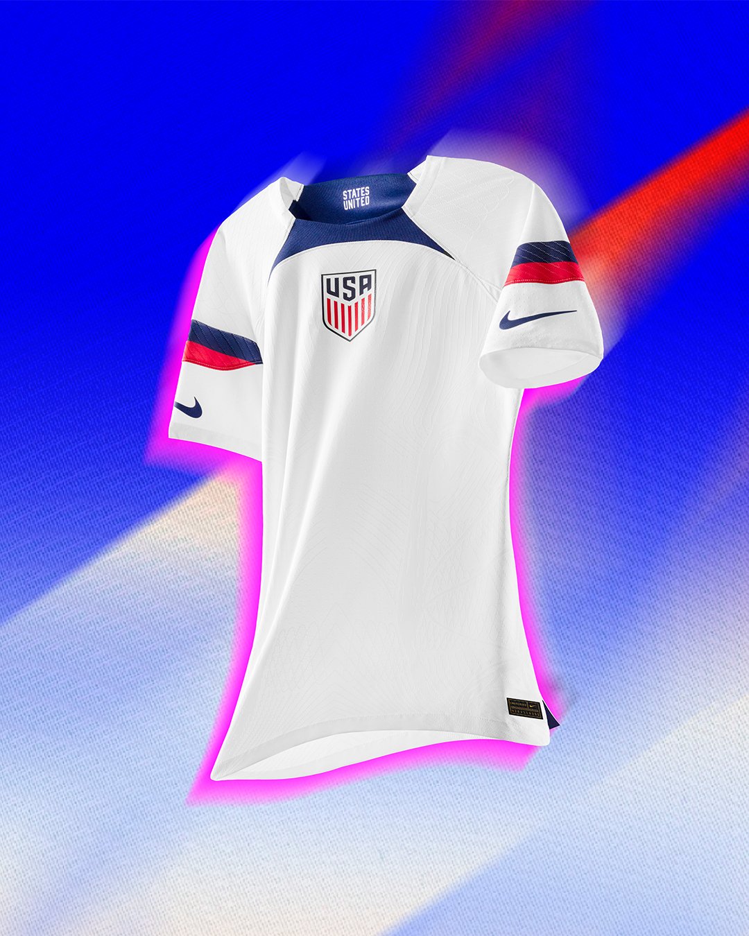 传统配色！美国公布世界杯主客场球衣