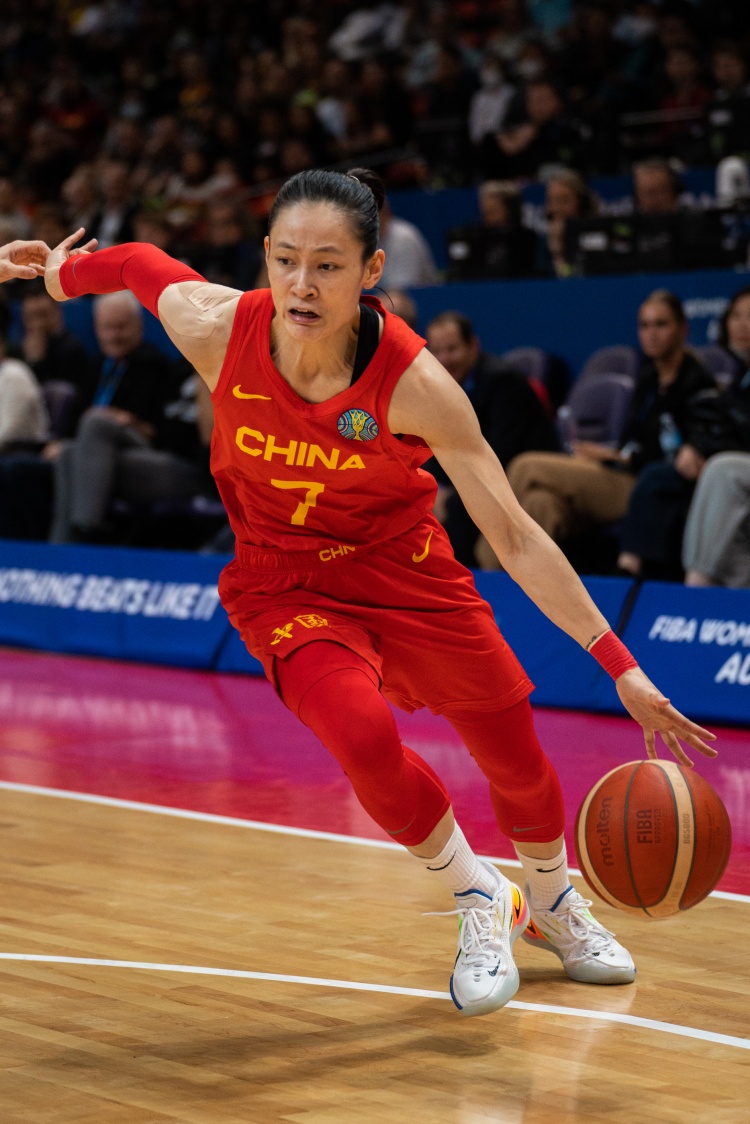 杨力维:28年的等待是几代中国女篮人的努力 奥运会我们会回来的 