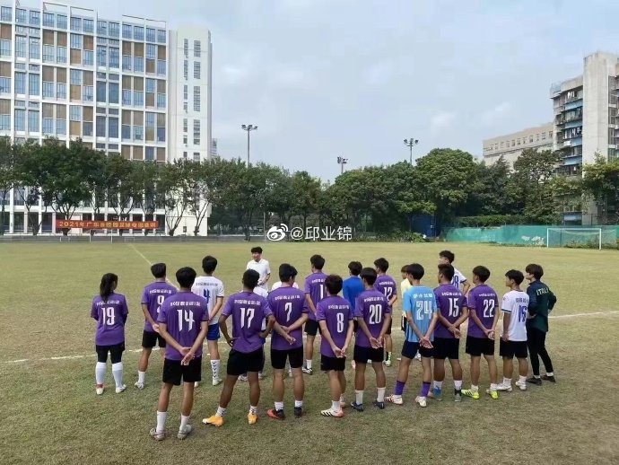 记者：郑智应聘广州体育学院足球教师，第一次试课受到好评