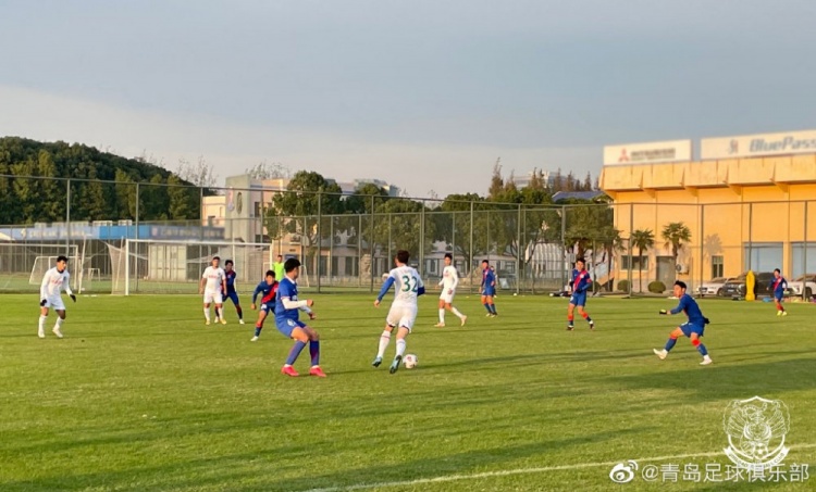 热身赛-朱建荣两球王皓巴力破门，青岛队4-2申花U19队