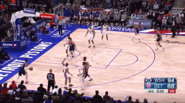 NBA官方：库兹马因对球迷做猥琐手势被罚款15000美元