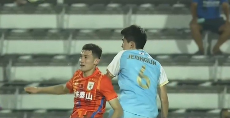 半场-30分钟连丢三球门将离奇失误 山东泰山暂0-3大邱FC