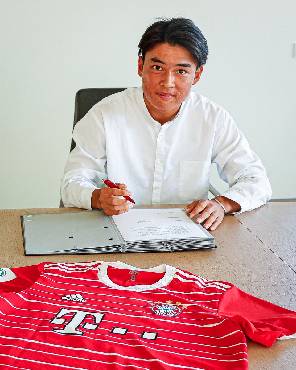 官方：拜仁签下18岁日本中场新星福井太智，双方签约至2025年
