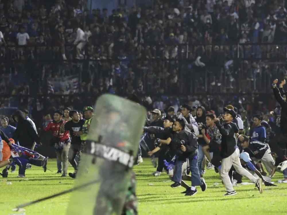 印尼媒体：涉事俱乐部违规出售超量球票，或面临5年监禁+10亿罚款