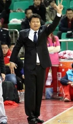 媒体人：前青岛队韩国籍主帅姜正秀将出任新疆男篮主教练