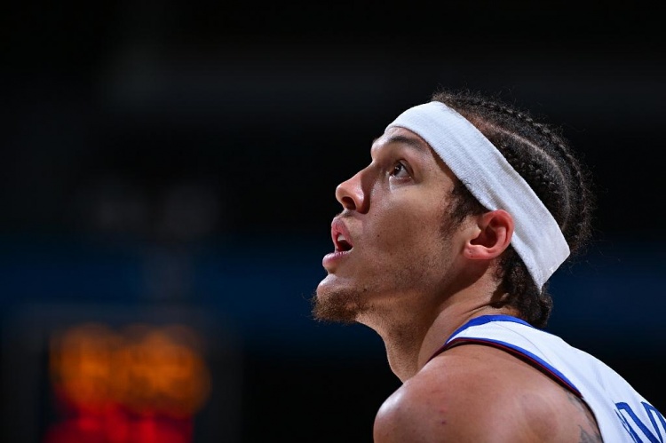 无冕之王！NBA官方晒图祝阿隆-戈登生日快乐