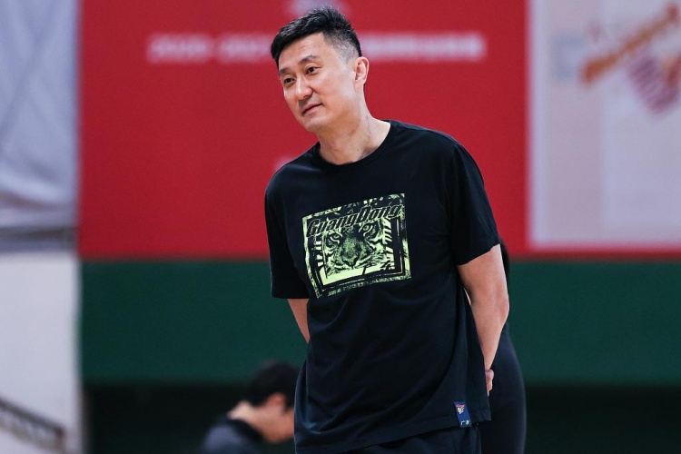 杜锋、李楠、阿的江、闵鹿蕾等无缘中国篮球名人堂16人推举名单