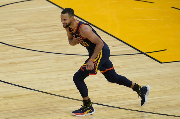 NBA历史仅出现27次单场至少10篮板8三分 库里2次做到