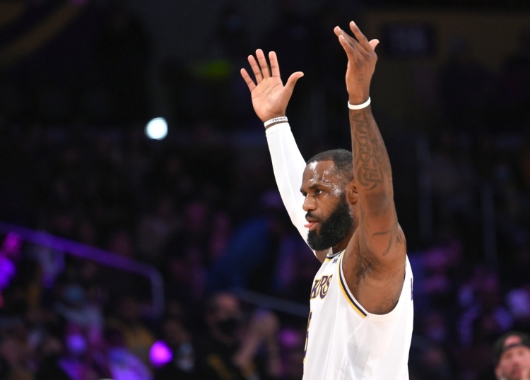 詹姆斯连续八场得分25+ 36岁及以上球员中NBA历史首人