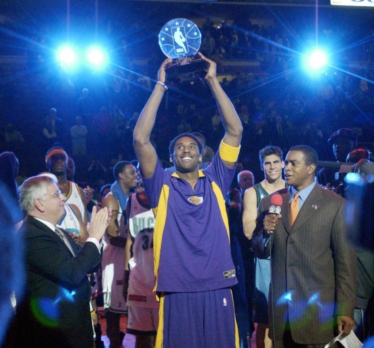 2002年的今天：科比首次夺得全明星MVP