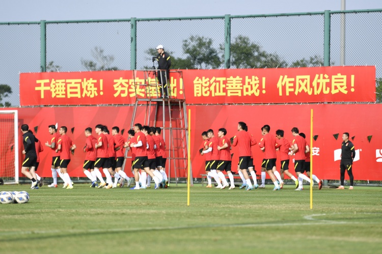 国足热身赛2-0胜U23国足，刘洋、高天意进球