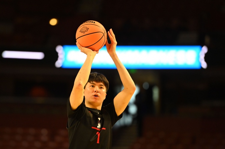 戴维森学院队内第二得分手！韩国球员李贤重宣布将参加NBA选秀