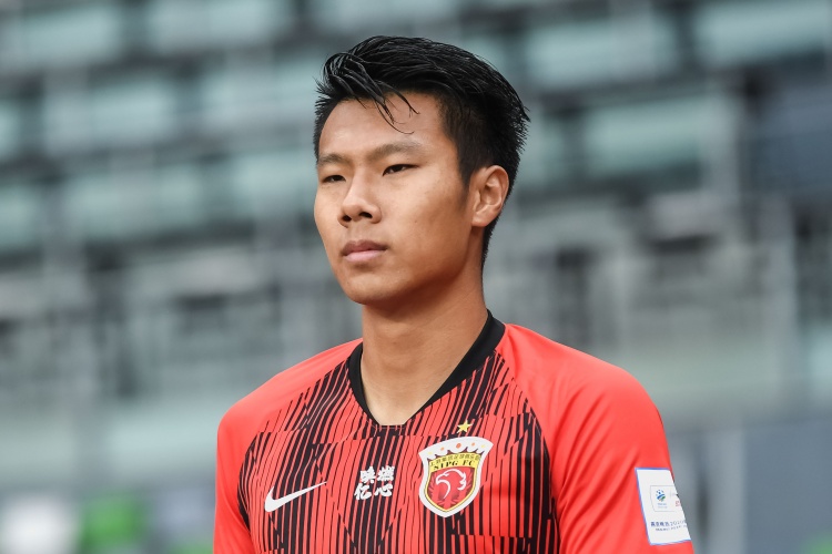 上海海港队球员聂孟、张恩格加盟中乙球队丹东腾跃