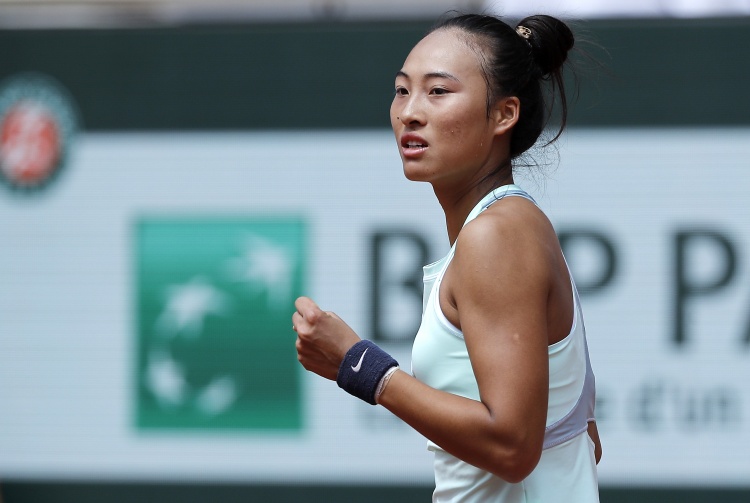 WTA 125瓦伦西亚赛郑钦文连赢九局送蛋逆转 复仇巴拉晋级女单八强