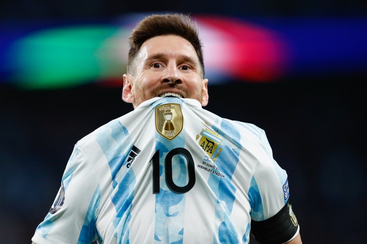 FIFA展望阿根廷世界杯前景：梅西仍是王牌，阿尔瓦雷斯值得期待
