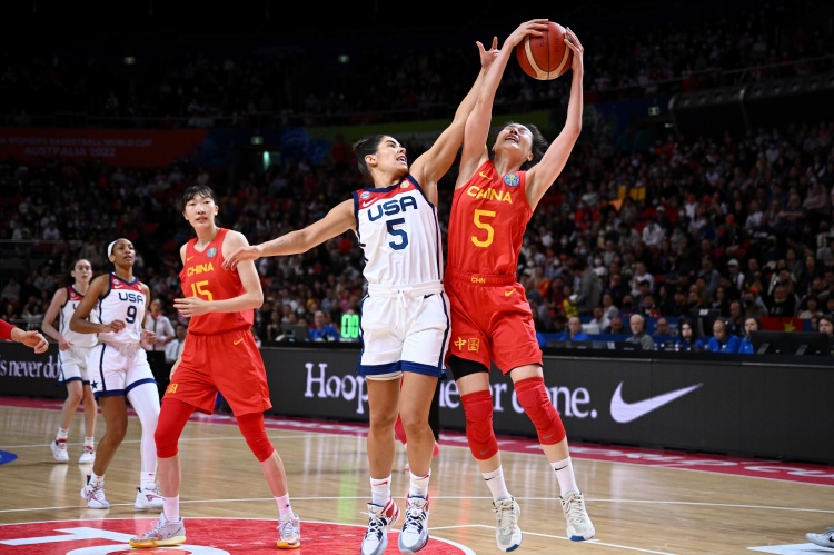 虽败犹荣！中国女篮下半场奋起直追 第三节净胜美国10分