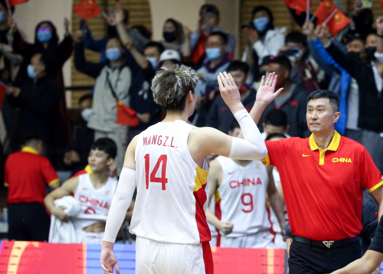 媒体人：CBA本赛季吹罚尺度接轨FIBA 是非常正确且有必要的